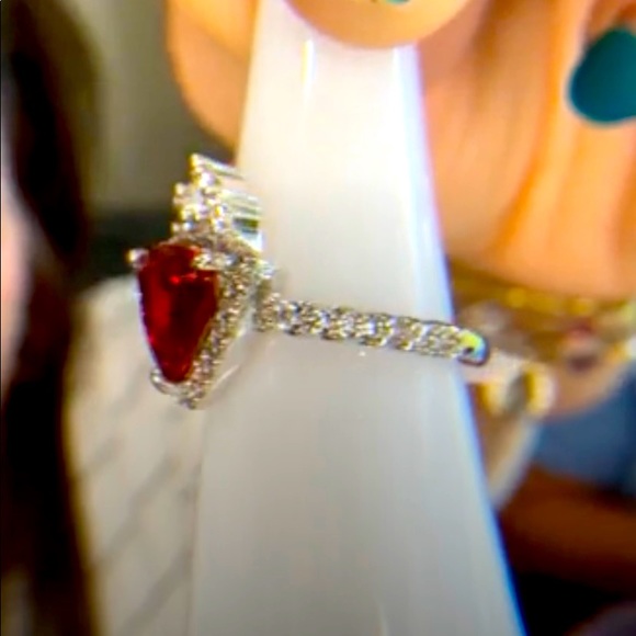 Beautiful Ruby Stone Ring - Picture 3 of 4